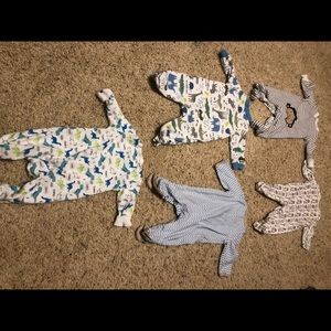 5 body suites with footies